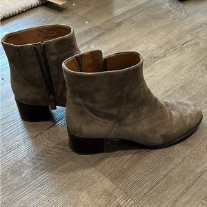 vionic gray suede boots, size 8.5. barely worn